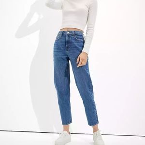 AE / Mom Straight Jeans